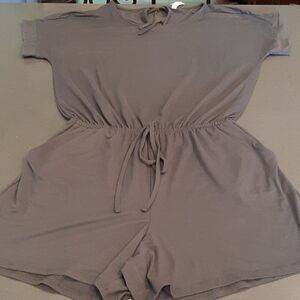 Color Alien XL Gray Romper NWT